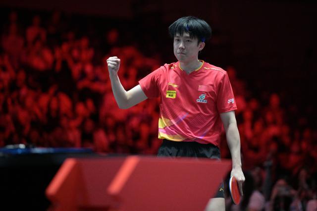 1738938228749068860.jpg (体育)(1)乒乓球——WTT新加坡大满贯:王楚钦晋级男单16强XxjpseC007109_20250204_PEPFN0A001.jpg