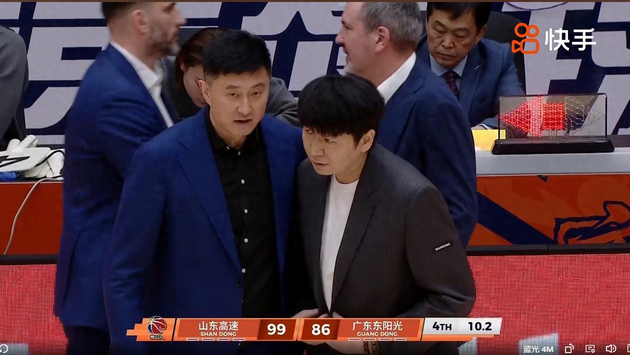 开云APP-奇兵！三分9中5砍15分，完爆国手胡明轩徐杰，赛后邱彪点名表扬